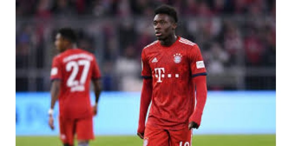 Le Bayern München Red Star heureux de jouer l'arrière gauche